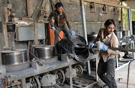 कारखाना अधिनियम के तहत कार्रवाईः पांच उद्योगों पर लाखों का अर्थदंड