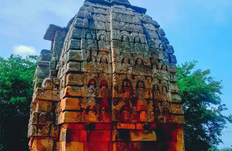 सदियों से खड़ा है पत्थरों पर पत्थर रखकर बना पिट्ठुल शैली का घाघरा मंदिर