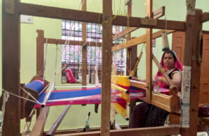 हाथ करघे से निकली रचनात्मकता, आत्मसम्मान और आजीविका की राह