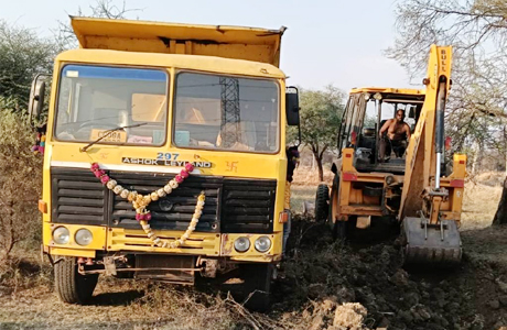 अवैध खनिज उत्खनन व परिवहन पर सख्ती, हाईवा व जेसीबी जब्त