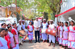 सोगड़ा आश्रम में राज्यपाल ने की मां काली की पूजा, श्री संभव राम बाबा से की भेंट