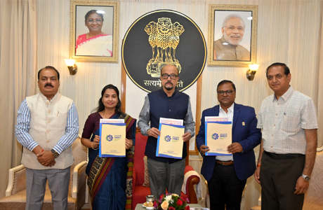 राज्यपाल की पहल पर जशपुर जिले को "लैब ऑन व्हील्स" की सौगात