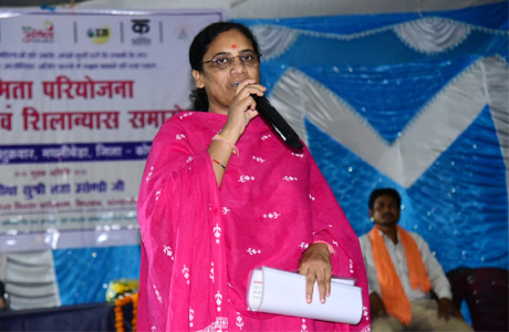 आदिवासी गांव मथनीबेड़ा में विधायक ने किया "अस्मिता परियोजना" का शुभारंभ