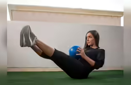 मेडिसिन बॉल स्लैम एक्सरसाइज को जिम में बनाएं रूटीन का हिस्सा