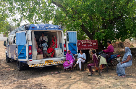 मोबाईल मेडिकल यूनिट बनी विशेष पिछड़ी जनजाति क्षेत्र के लिए संजीवनी