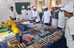 हथियार छोड़कर उठाया औजार, नक्सलमुक्त बस्तर में परिवर्तन की आहट