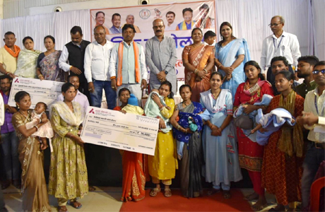 निर्माण श्रमिक सम्मेलन में योजनाओं की बारिश, खिले श्रमिकों के चेहरे