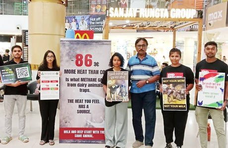 पर्यावरण पर भारी पड़ रहा डेयरी उद्योग, युवाओं ने उठाई आवाज