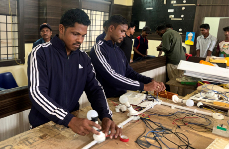 पुनर्वास नीति : नाक में बारूद की गंध नहीं अब आंखों में सुनहरे भविष्य के सपने