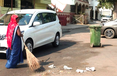 सड़क पर फेंकी यूज्ड सैनिटरी नैपकिन, लगाया 500 रुपए जुर्माना