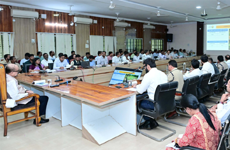 पहाड़ी कोरवा परिवारों के लिए प्रत्येक माह मेडिकल कैंप लगाने के निर्देश