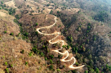 पीएम जनमन : घाट काटकर बनाई सड़क, साप्ताहिक बाजार भी शुरू