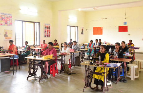 कोण्डागांव में पुनर्वासित युवाओं को आत्मनिर्भर बनाने कौशल प्रशिक्षण