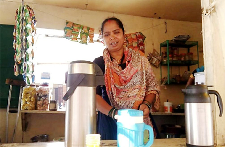 ई-रिक्शा से कैंटीन तक, 60 प्रतिशत दिव्यांग गिरजा बनी आत्मनिर्भरता की मिसाल