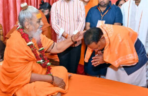 तेंदुवा धाम में श्रीराम कथा ; मुख्यमंत्री देव साय ने लिया संतों का आशीर्वाद