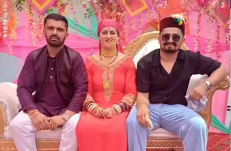 दो भाइयों की एक पत्नी, बेटी हुई तो सोशल मीडिया पर बांटी खुशियां