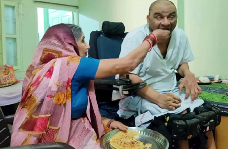 तीस साल बिस्तर में रहने के बाद वैश्विक मंच पर बनाई अपनी पहचान
