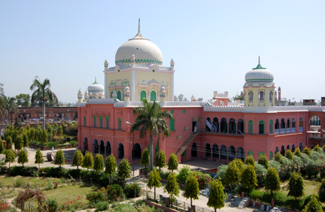 हिदू रक्षा दल ने किया 'दारुल उलूम देवबंद के 14 फीट नीचे नीचे शिव मंदिर का दावा