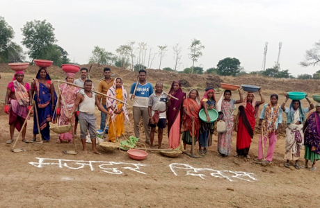 मनरेगा कार्यस्थलों पर किया गया मजदूरों का सम्मान, लंबित मजदूरी का भुगतान