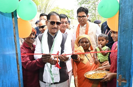 मुख्यमंत्री साय ने लेमरू में धरम सिंह का नए आवास में कराया गृह प्रवेश