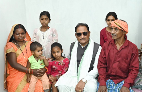 मुख्यमंत्री साय ने लेमरू में धरम सिंह का नए आवास में कराया गृह प्रवेश