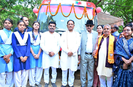 मुख्यमंत्री ने ‘कामयाबी वेन’ को दिखाई हरी झंडी : दूरस्थ गांवों तक पहुंचेगी डिजिटल शिक्षा की रोशनी