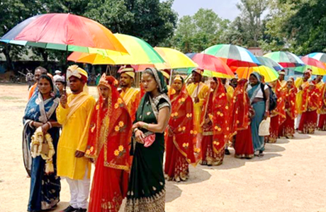 मुख्यमंत्री कन्या विवाह : जशपुर जिले में 65 जोड़े वैवाहिक बंधन में बंधे