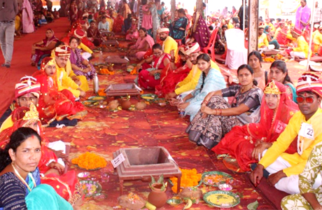 सारंगढ़ में गूंजी कन्या विवाह शहनाई, 96 जोड़े बंधे परिणय सूत्र में
