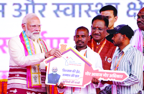 विशेष पिछड़ी जनजाति के दिव्यांग दंपति को पीएम ने खुद सौंपी थी आवास की चाबी