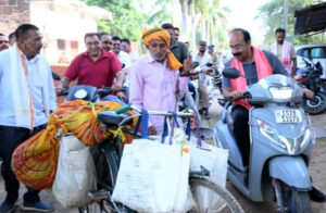 स्कूटी पर निकले उप मुख्यमंत्री साव, नगर भ्रमण कर विकास कार्यों का लिया जायजा