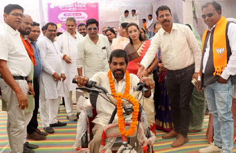 सुशासन तिहार से दिव्यांगों के जीवन में आई गति, मिली मोटराइज्ड ट्राईसाइकिल