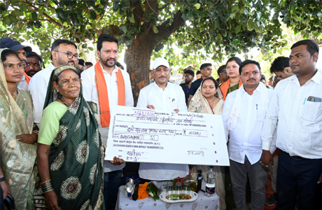 सुशासन तिहार : चौपाल में सरलाबाई की समस्या का मुख्यमंत्री ने किया त्वरित समाधान