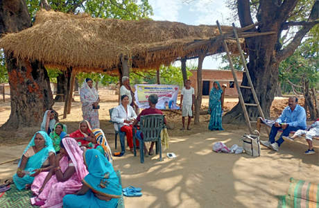 हर गुरुवार स्वास्थ्य गांव के द्वार : मनेंद्रगढ़ के दूरस्थ अंचलों तक पहुंची चिकित्सा