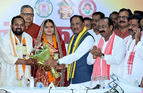 बेमेतरा विधायक ने बढ़ाया कन्या विवाह योजना का मान, किया सामूहिक विवाह