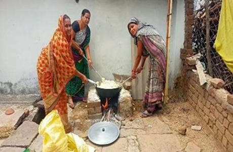 आराध्या समूह के चावल पापड़ उद्योग से घरेलू महिलाओं को मिला रोजगार