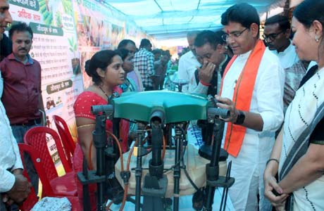 15 दिन के प्रशिक्षण ने सुनीता को बनाया ड्रोन दीदी, दो लाख तक बढ़ी कमाई