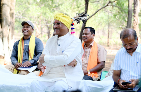 सुशासन तिहार : मु्ख्यमंत्री पहुंचे अबूझमाड़ के गारका गांव, लगाई चौपाल