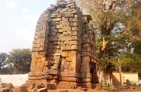 बिना गारा-चूने के इंटरलॉकिंग तकनीक से बना घाघरा का प्राचीन चमत्कारी मंदिर
