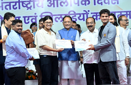 ओलंपिक दिवस पर रोपे 2036 पौधे, मुख्यमंत्री ने लगाया रुद्राक्ष का पौधा
