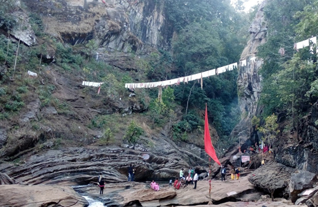 जशपुर के खुड़िया रानी गुफा मंदिर के आसपास विकसित होंगे पर्यटन सुविधाएं