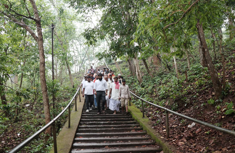 जशपुर के खुड़िया रानी गुफा मंदिर के आसपास विकसित होंगे पर्यटन सुविधाएं