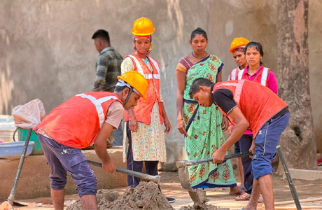 हुनर को अपनाकर सुकमा के आत्मसमर्पित युवा गढ़ने लगे अपना भविष्य