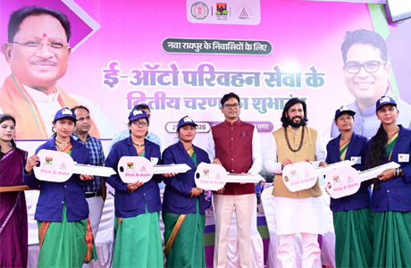 सुरक्षित परिवहन का पर्याय बनी पिंक ऑटो, 52 और वाहनों को हरी झंडी