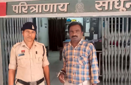 शिक्षा का मंदिर हुआ शर्मसार, प्रधानपाठक ने दबाया शिक्षिका का गला