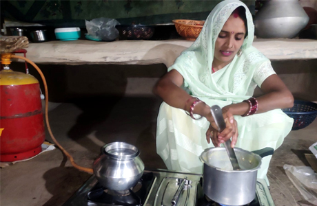 मुख्यमंत्री हेल्पलाइन 1076 पर कॉल करते ही मिला उज्ज्वला गैस कनेक्शन