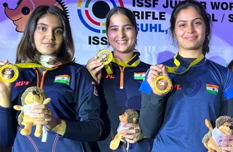 ISSF वर्ल्ड कप में पदक विजेता ईशा सिंह और मनु भाकर को वित्त मंत्री ने दी बधाई