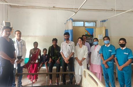 सर्पदंश पीड़ित का जिला चिकित्सालय में सफल उपचार, 8 दिन बाद लौटा घर