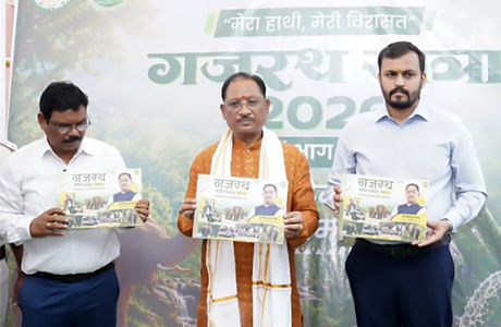 मानव-हाथी सह-अस्तित्व पर ‘गजरथ यात्रा’ पुस्तक का साय ने किया विमोचन