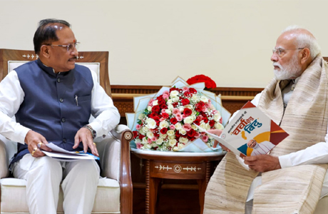 मुख्यमंत्री साय ने पीएम मोदी के सामने रखा बदलते बस्तर का रोडमैप