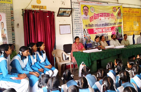 बाल विवाह मुक्त छत्तीसगढ़ बनाने के लिए छात्राओं को किया जागरूक